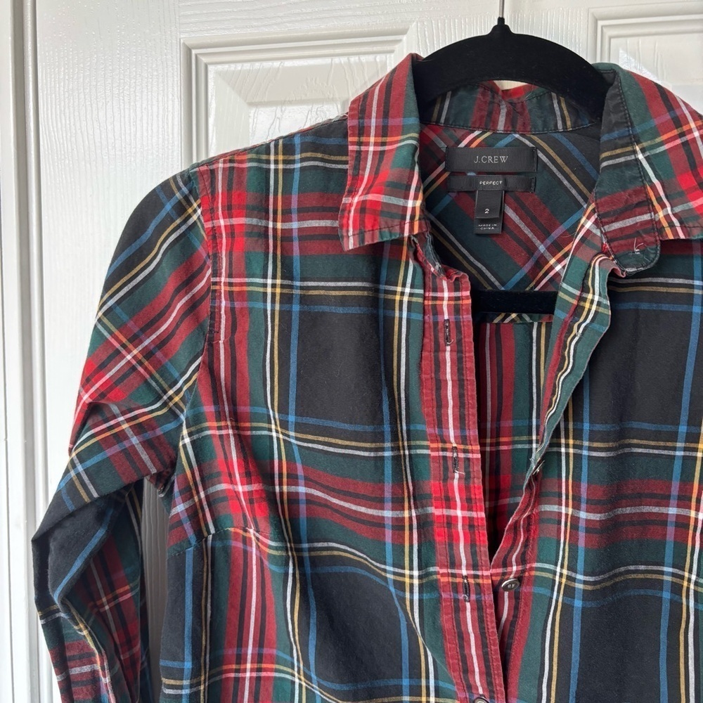 J. Crew Women's The Perfect Shirt in Stewart Plaid Size 2 - Picture 2 of 7